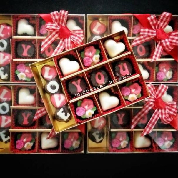 

[PRODUK D7SV0] Hadiah coklat valentine untuk pacar sahabat teman saudara cokelat pelangi box sekat 12 love you ZM0