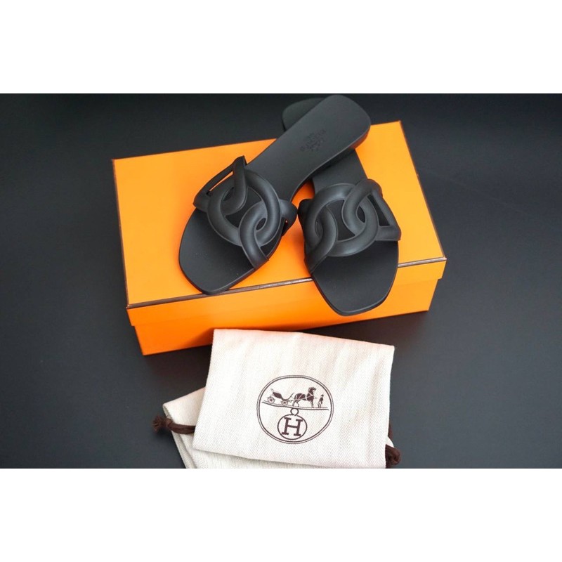 Hermes Aloha Sandal in Black Color