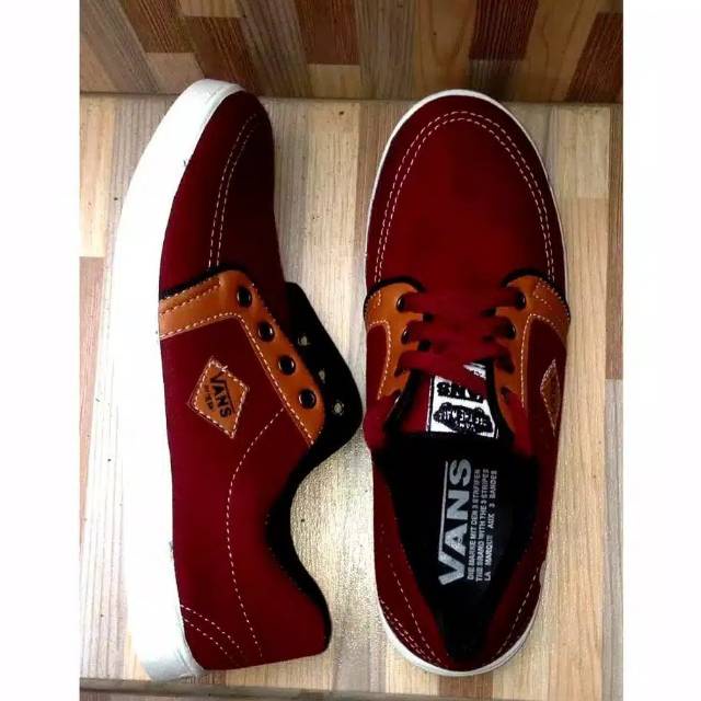 Sepatu pria wanita casual Vanns termurah 39-43