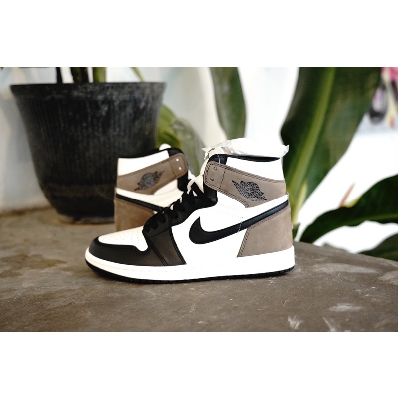 AIR JORDAN 1 HIGH DARK MOCHA