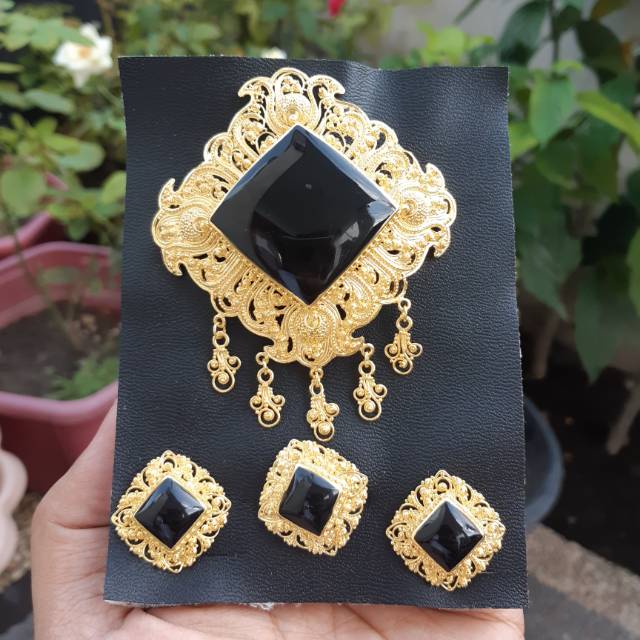 Bros alpaka bali set kebaya motif wajik resin