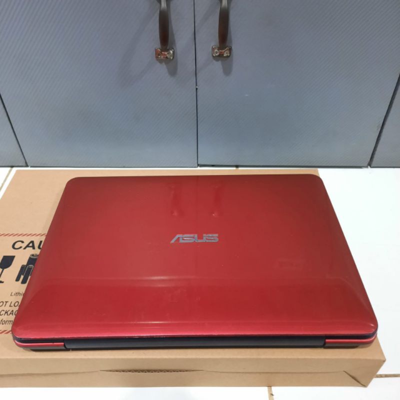 Laptop Asus X455LA Core i3-4030U Ram 4GB/HDD500GB Windows 10 Siap pakai ok