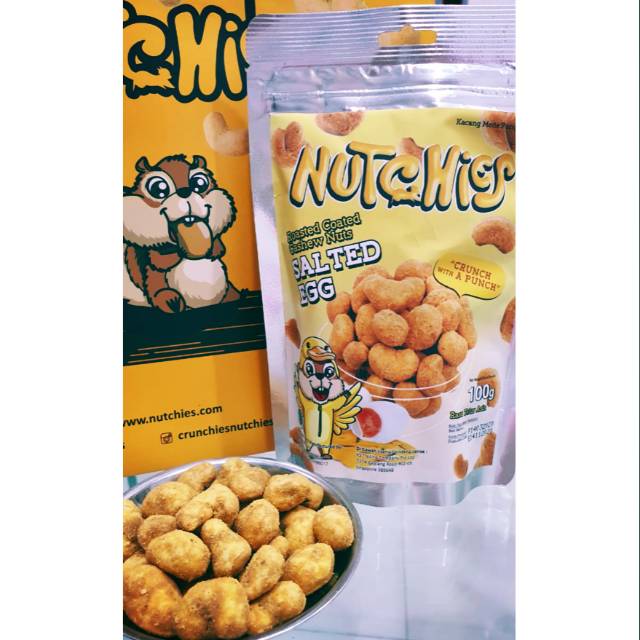 

Kacang mede panggang NUTCHIES rasa Salted Egg