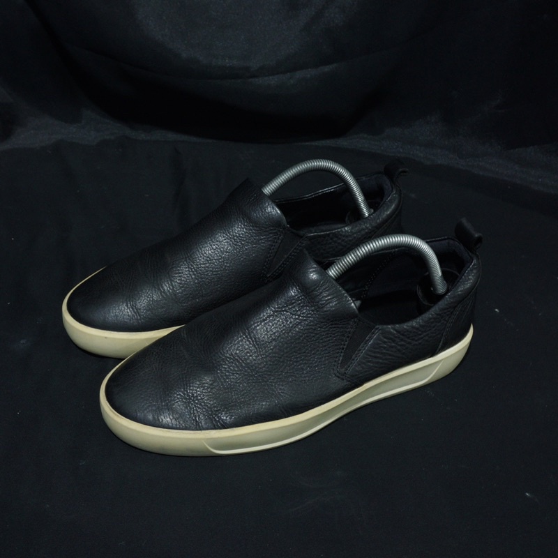 Sepatu slip on ecco leather preloved original bekas