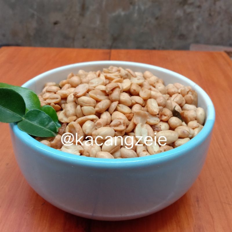 

Kacang Bawang Daun Jeruk Zeie / Produk Khas Kabupaten Malang