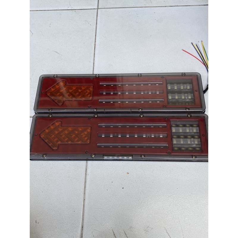 Stop Lamp Lampu Belakang Truk 24 Volt Panah besar