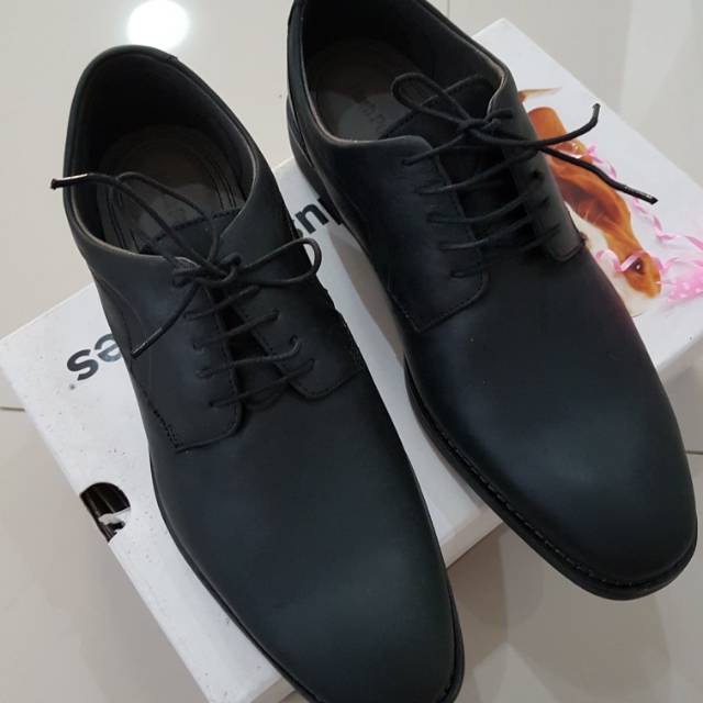  Sepatu  Pria  Hush  Puppies  Shopee Indonesia