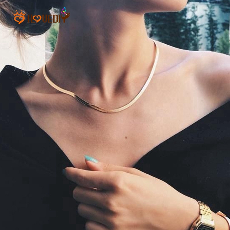 Kalung Choker Rantai Klavikula Bentuk Ular Datar Gaya Simple Elegan Untuk Wanita