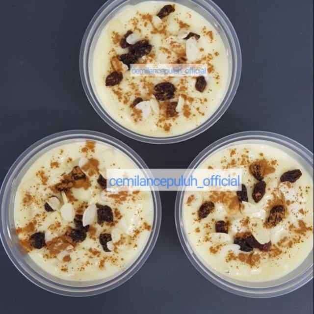 

Klappertart/klapertart makanan khas manado (Ready) almond, kurma, kelapa muda dessert puding No bake