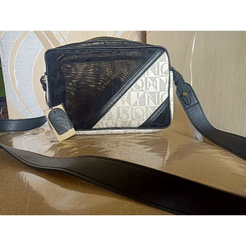 Preloved bonia original camera bag