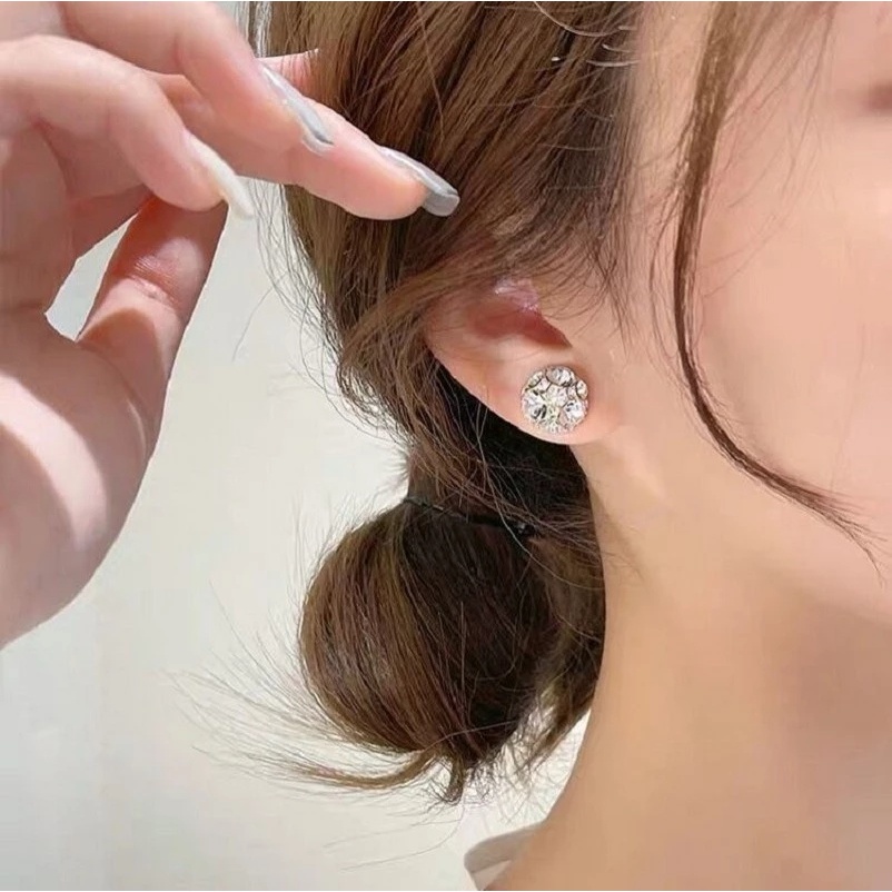 1 Pasang Anting Klip Magnetik Tanpa Tindik Hias Batu Kristal Untuk Wanita