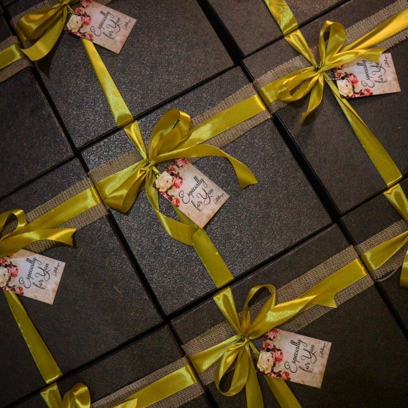 

Premium Hardbox Hampers