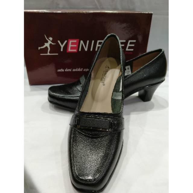Sepatu Fantovel Wanita Yenifree