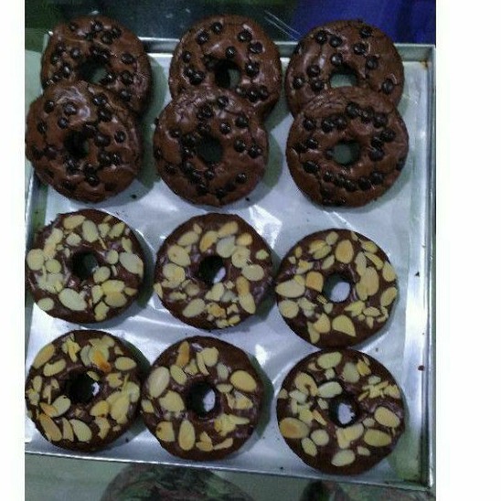 

Brownies panggang donat(Brownat/ Brownies donat)