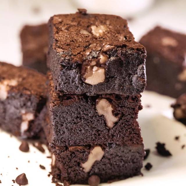 

brownies fudgy dark choco walnut