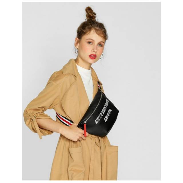 STRADIVARIUS BELT BAG AUTHENTIC AMOUR