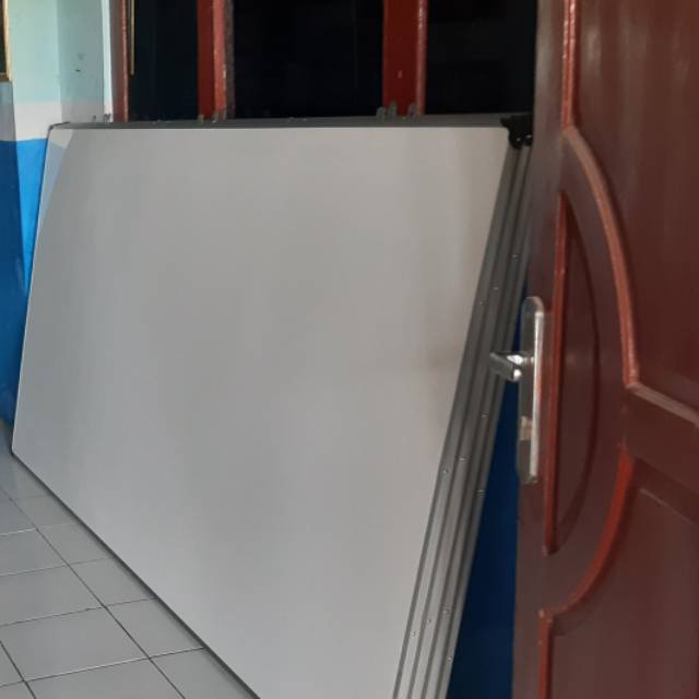 

Whiteboard. 240 x 120 cm