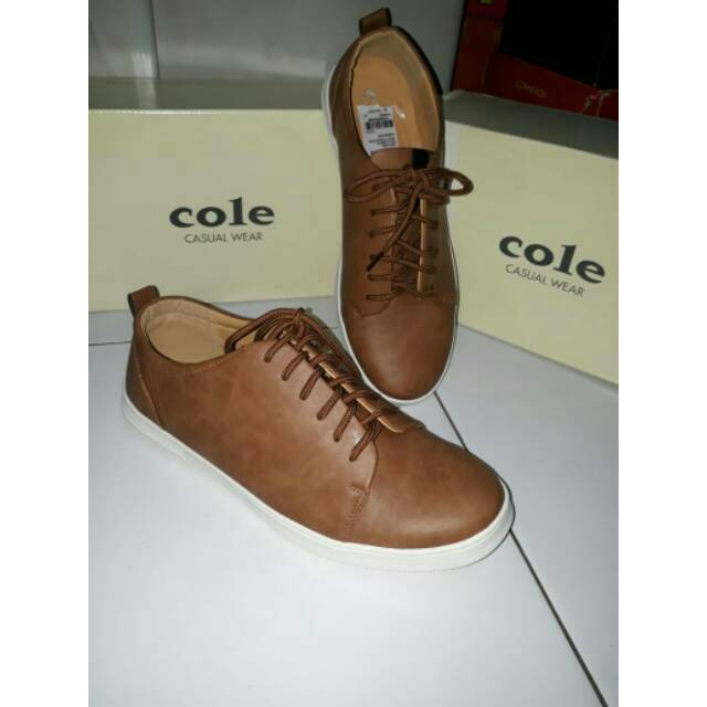 Sepatu tali pria cole cokelat 001