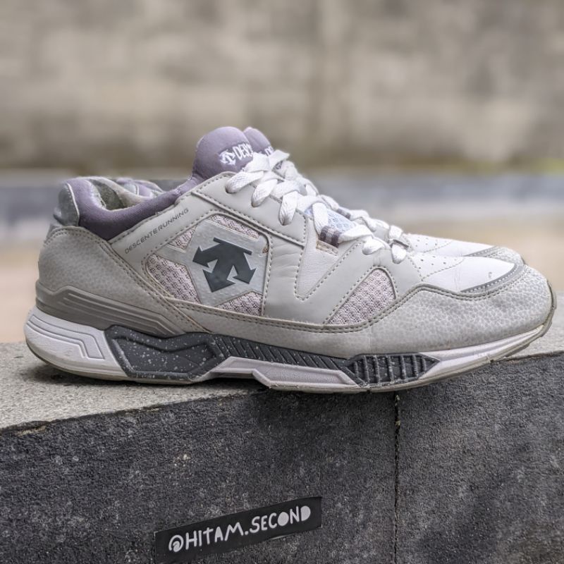 Sepatu Running Descente Second Size 43