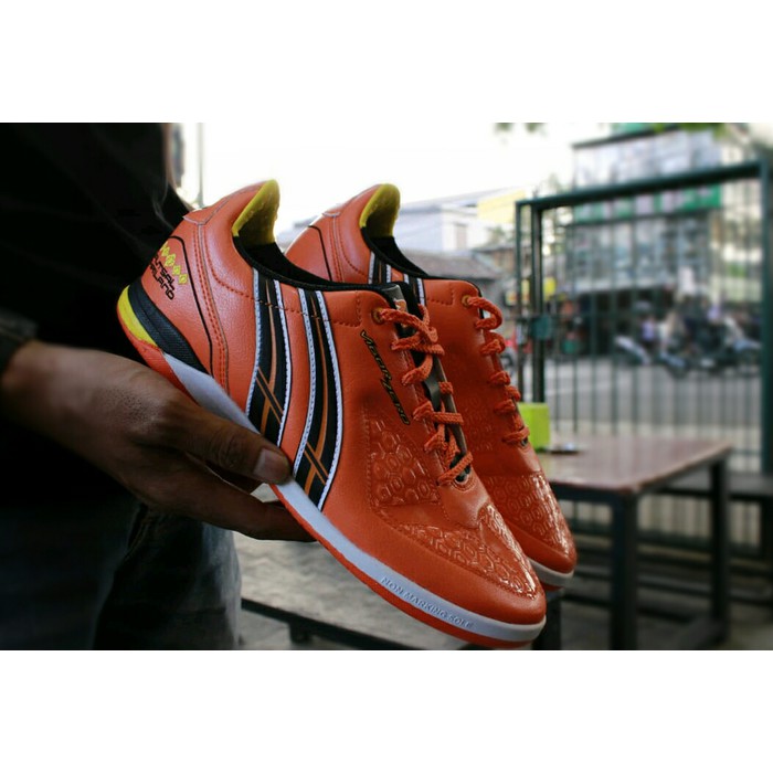 Promo Sepatu futsal PAN VIGOR ZERO Ltd   Orange  40 Murah