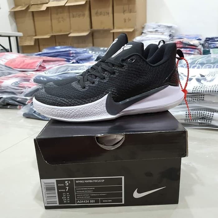 mamba focus black white