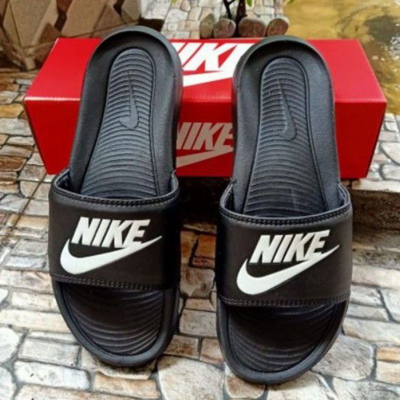 Sandal Selop Casual Pria Nike Victory Black Slide Logo NIKE White Original