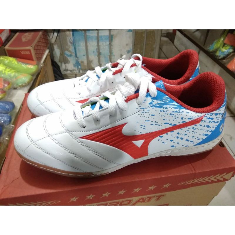 SEPATU FUTSAL MIZUNO
