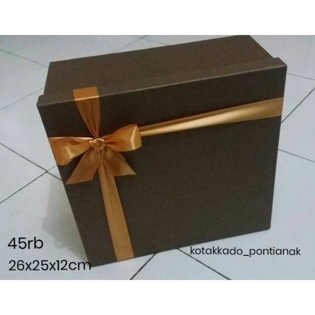 

Kotak kado / giftbox 25x25x12cm