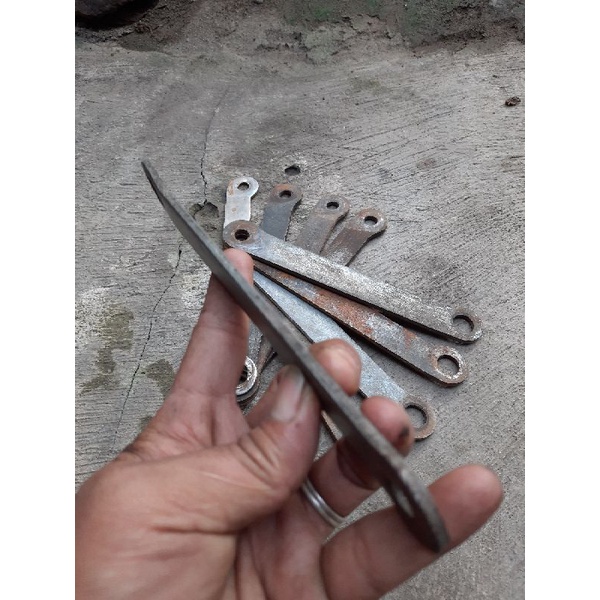 PENAHAN REM BELAKANG ATAU BESI STOPER ATAU PENAHAN TITUP TROMOL BLAKANG YAMAHA FIZ FOSONE ORIGINAL