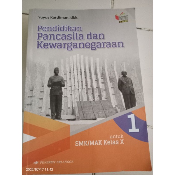 

Buku pendidikan Pancasila dan kewarganegaraan kelas 10 Erlangga