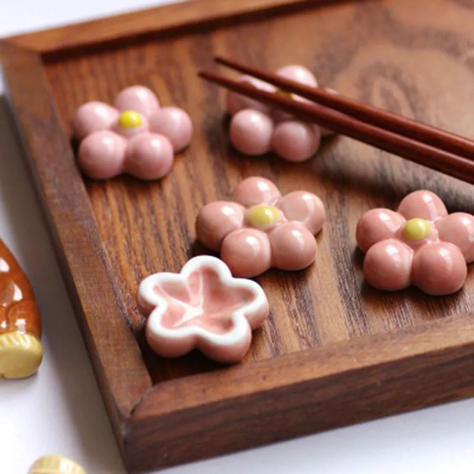 Tatakan Sumpit/Kuas Chopstick Stand Unik & Lucu Keramik /Bunga/Panda/Paus/Kelinci-Flower