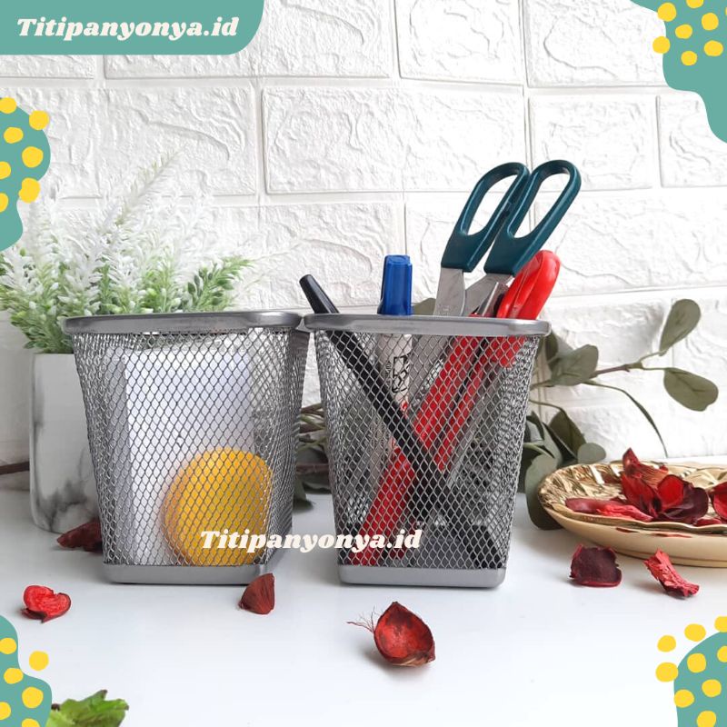 

Tempat Pensil Pulpen dan Alat Tulis Kantor Meja Kerja Jaring Isi 2 pcs (DOKUMENT)