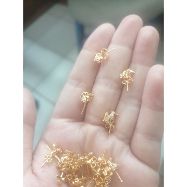 Giwang anting stud tusuk huruf inisial alfabet r s a n emas asli 375 8K