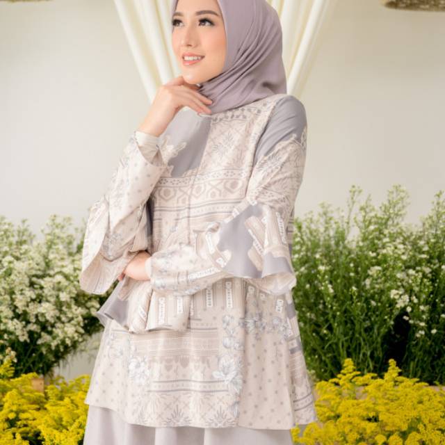 Jeumpa Blouse Wearingklamby
