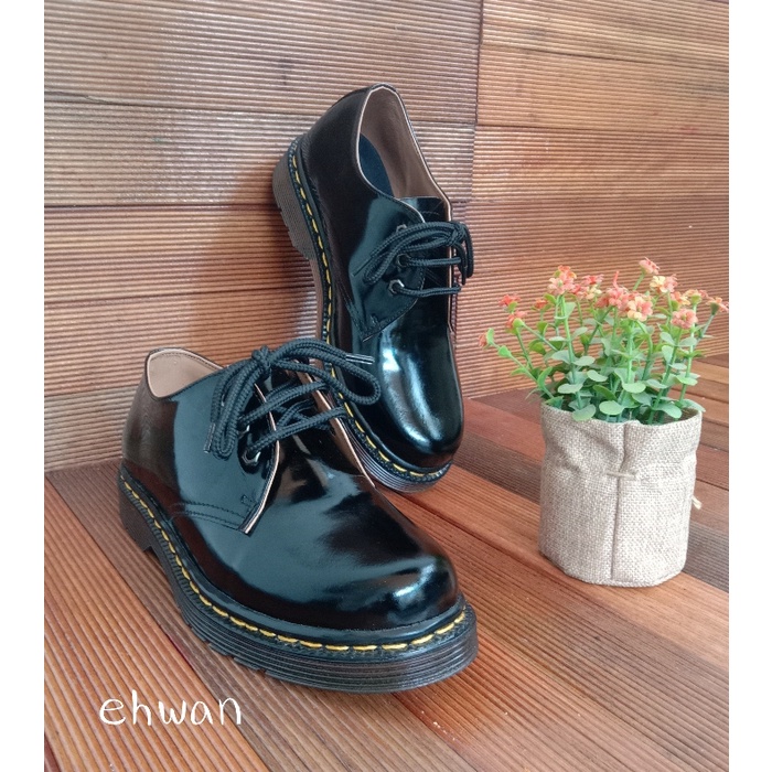 Sepatu Docmart 3 holes PRIA & WANITA Kulit Asli 100% /Docmart 3 holes/docmart pria