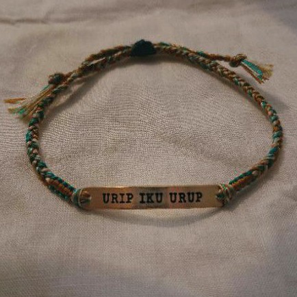 Gelang Piweling Urip Iku Urup