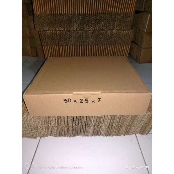 

Kardus 30x25x7 cm Die cut Tebal baru polos luar dalam