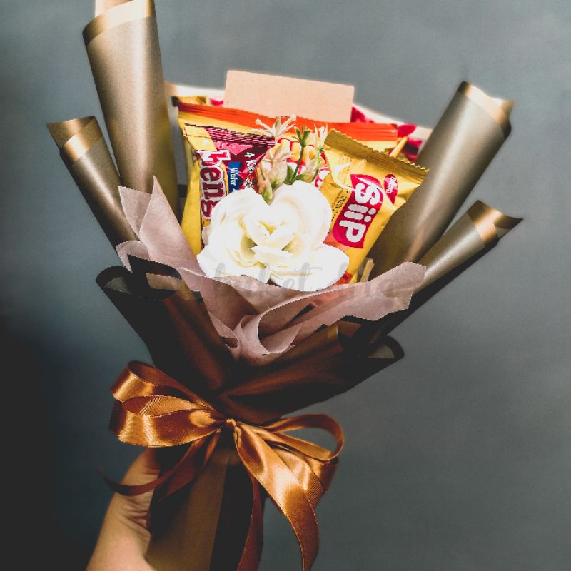 bouquet of happiness - 1kg snack series free kartu ucapan + packing aman - buket bunga snack coklat cokelat strawberry manis gurih oreo soft cake beng-beng tim tam maxi better - chocolate gift hadiah wisuda sempro skripsi ulang tahun ultah anniversary