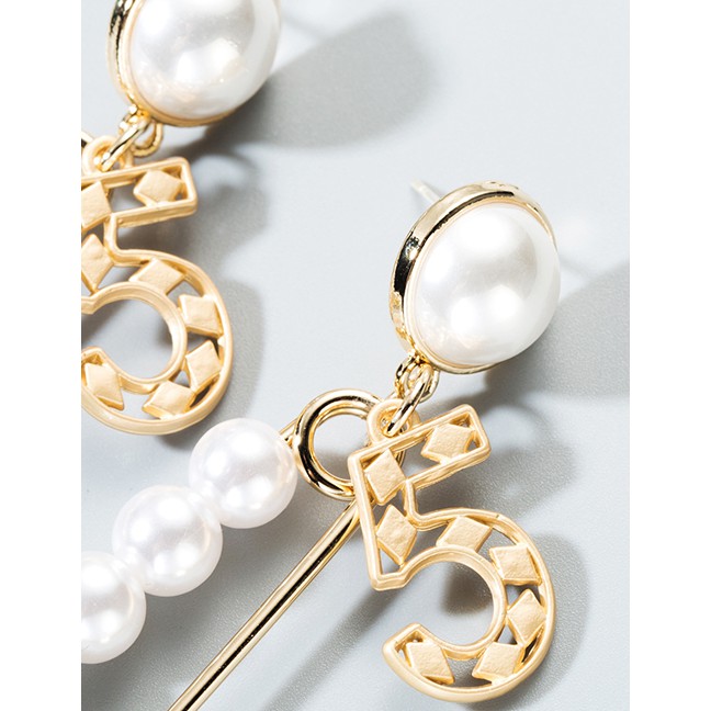 LRC Anting Tusuk Fashion White Artificial pearl Alloy Digital Earrings D44061