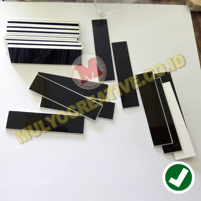 

Plat Persegi Papan Nama Dada Polos Akrilik