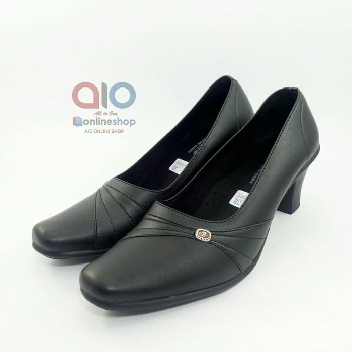 Aline Sepatu Pantofel Wanita Hak 7 Cm High Heels Formal Kerja Hitam Kilap AW22