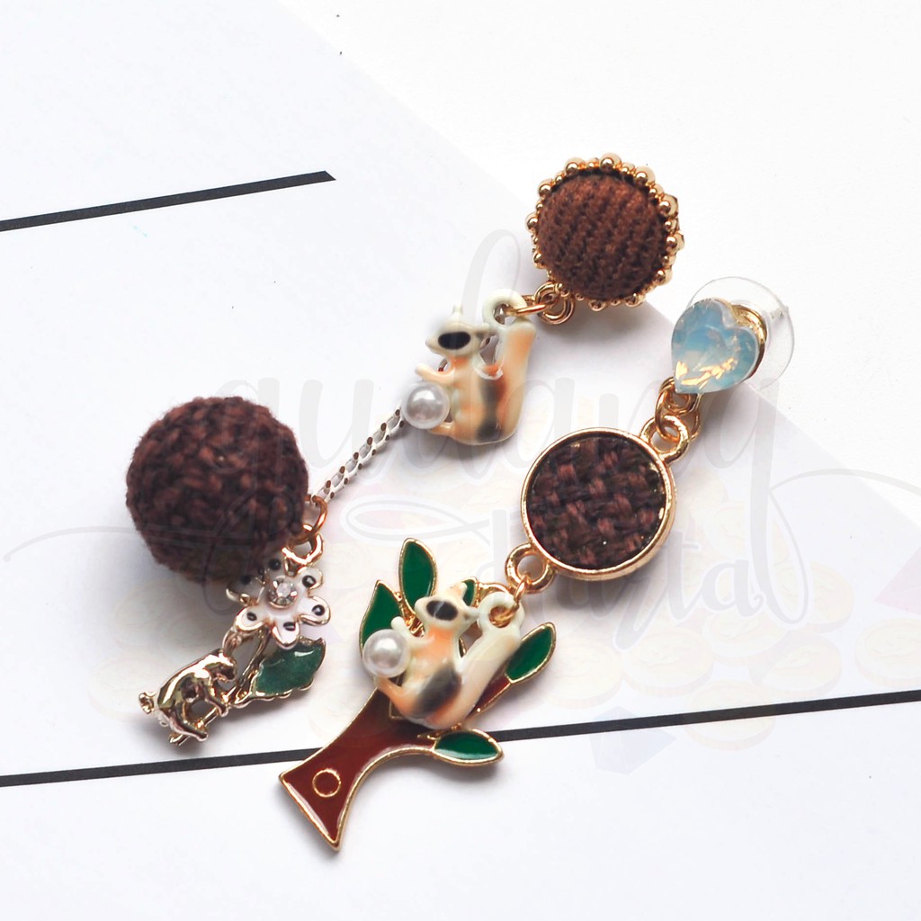 Anting Stud Panjang Squirrel and Pompom Tupai Lucu Unik Asimetris GH 203560