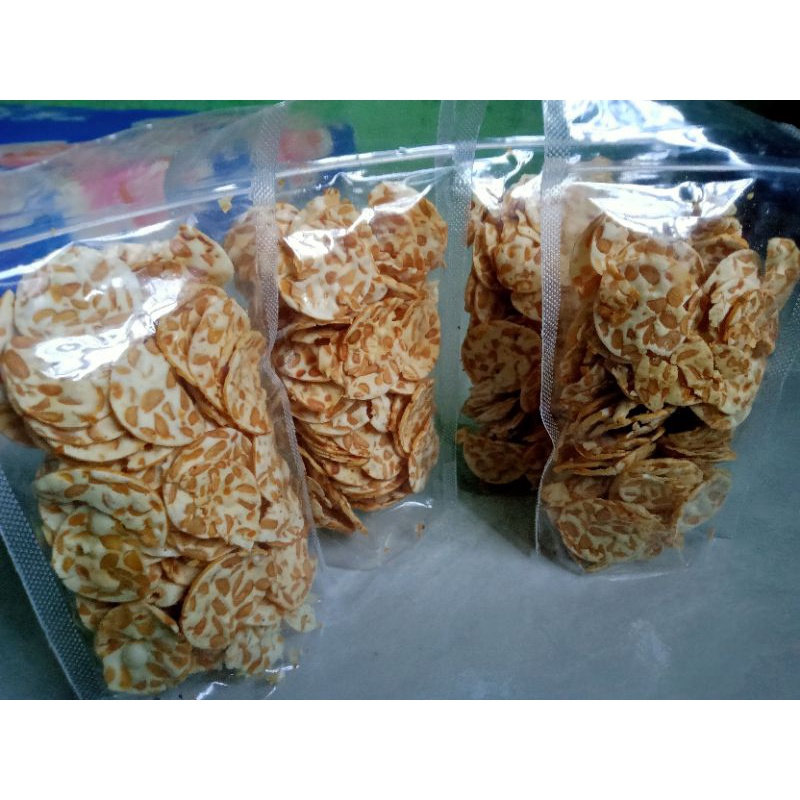 

kripik tempe sagu 65gr (berat bersih) rasa original.