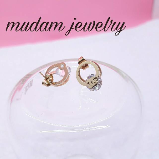 Anting Titanium Ch4nl Dengan Kristal Rose Gold