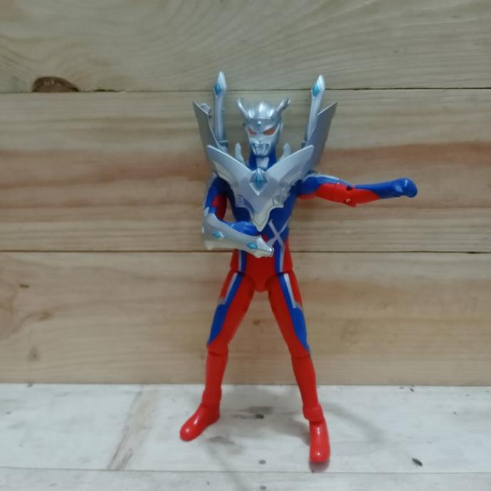 *****] figure ultraman zero armor ultimate aegis dengan artikulasi 13 titik