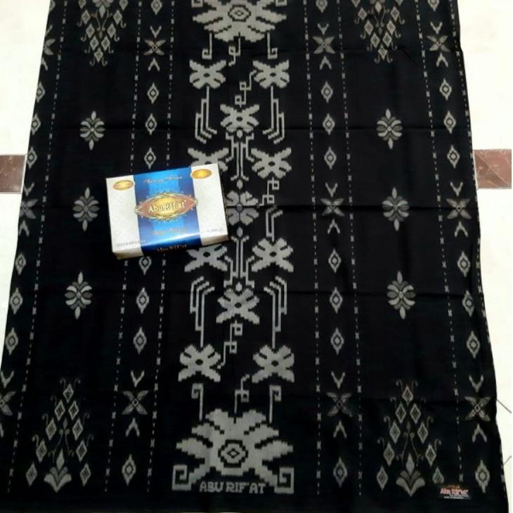 Jangan Ketinggalan order..  SARUNG ABU RIF'AT MOTIF  BHS KETJUBUNG ATLAS KEMBANG BISA SERAGAM