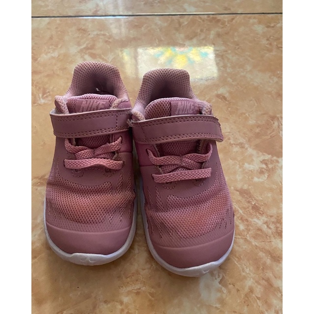 preloved sepatu anak perempuan sneakers nike shoes original