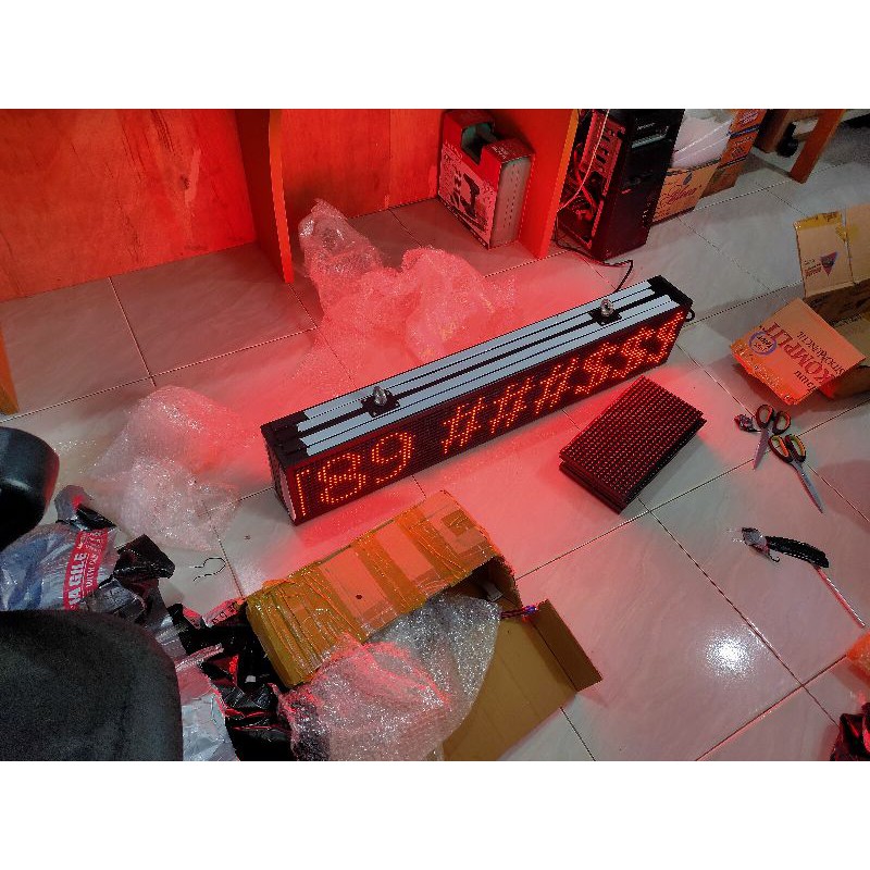 RUNNING TEXT 2 SISI OUTDOOR FULL FRAME ANTI AIR