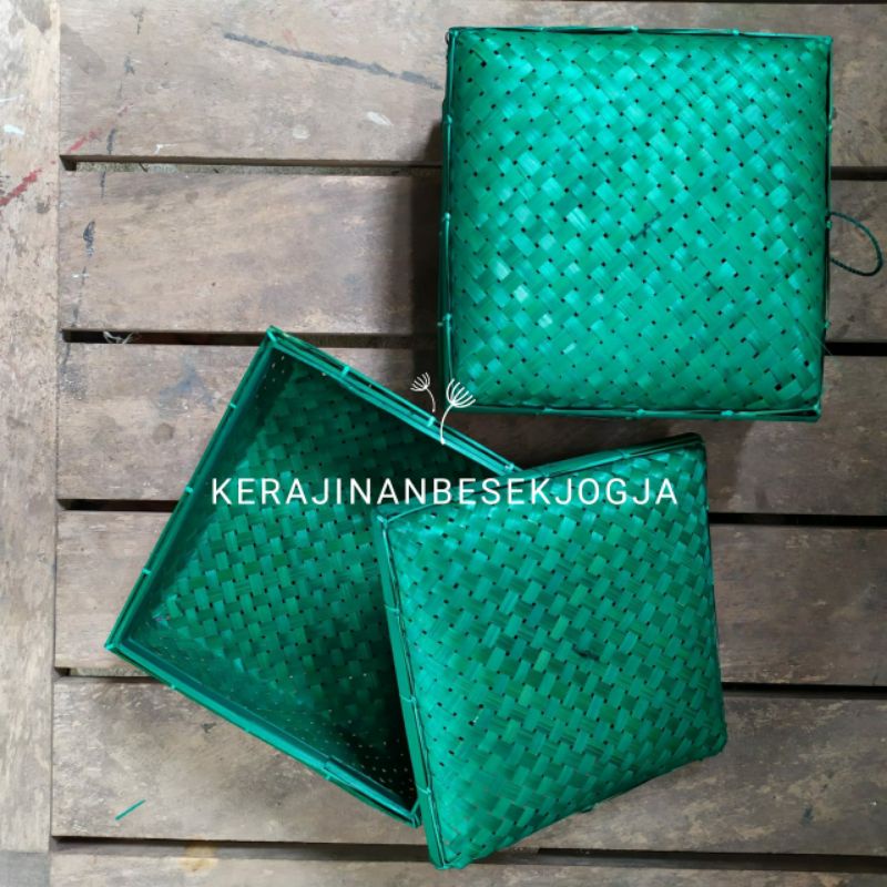 

SOKASE WARNA M / anyaman bambu