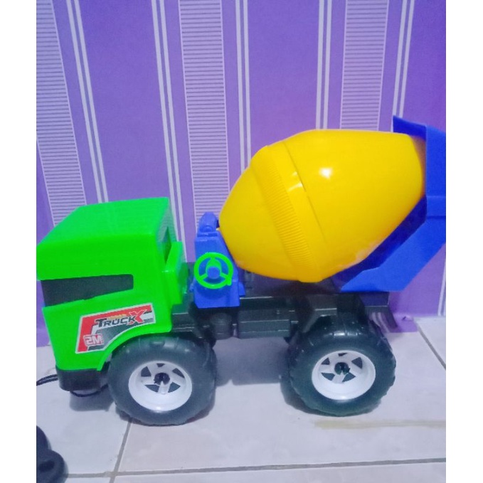 mainan mobil truk semen_mainan truk penggiling semen